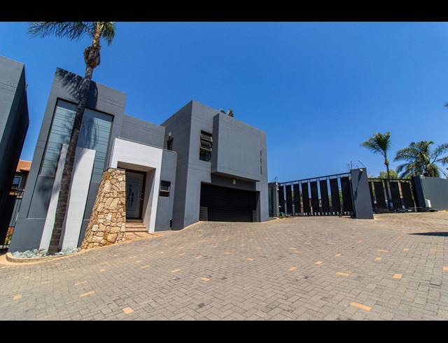 3 BEDROOM CLUSTER FOR SALE IN BASSONIA